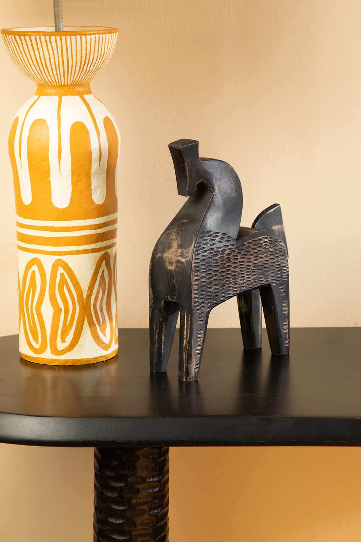 FIGURINES Tumbu The Black Beauty Animal Figurine