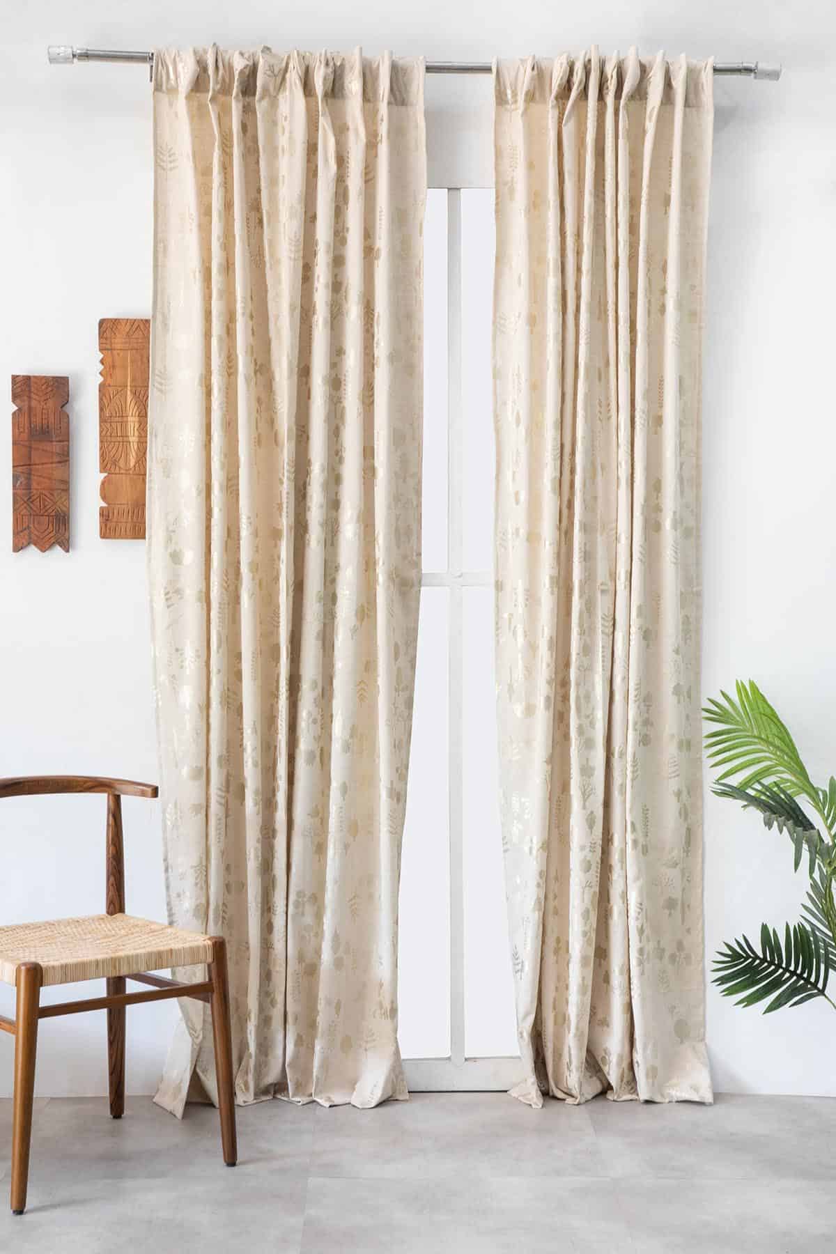 Curtain Guide