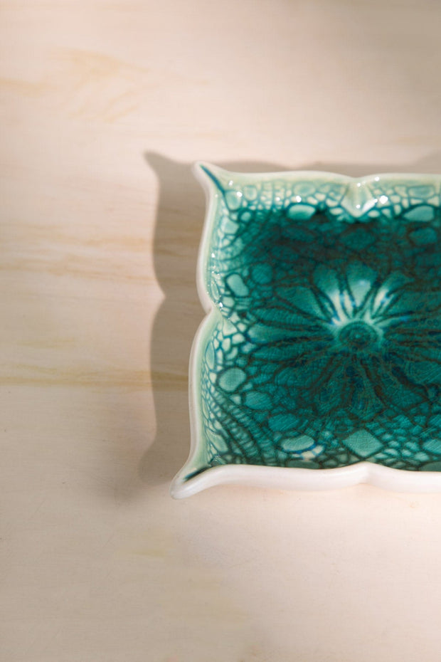 10000017408 MIDORI SHAPED PLATTER EMERALD GREEN