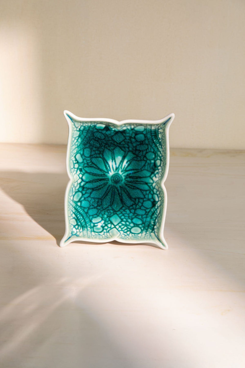 10000017408 MIDORI SHAPED PLATTER EMERALD GREEN