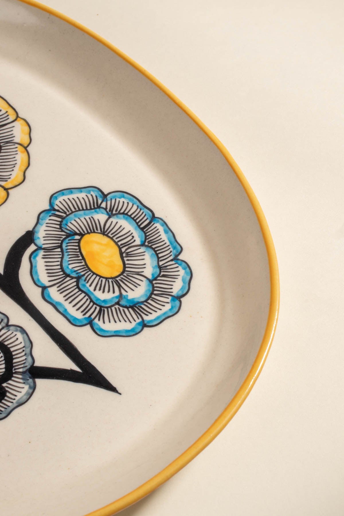 10000017411 TULUKKA OVAL PLATTER MUSTARD YELL