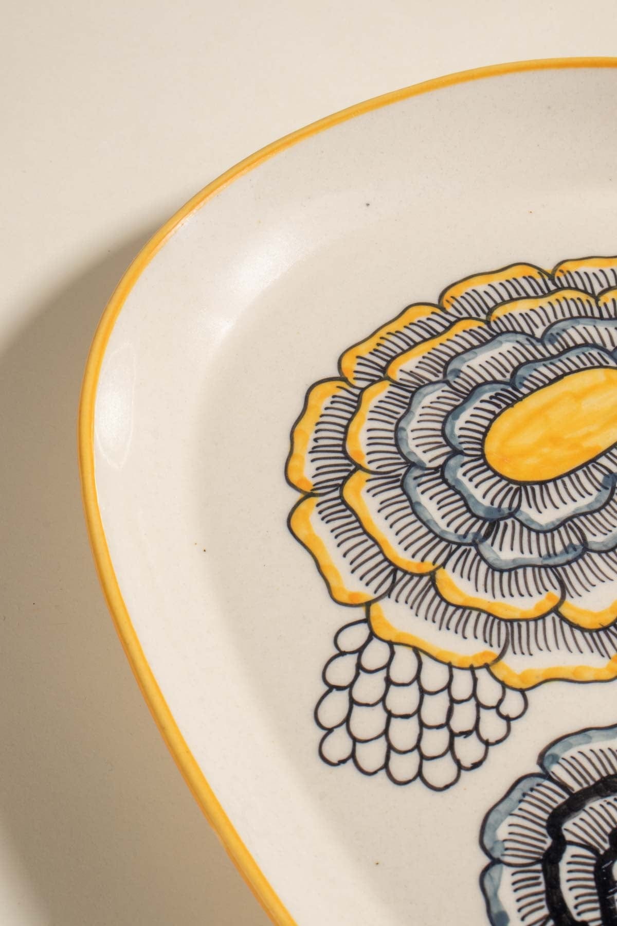 10000017411 TULUKKA OVAL PLATTER MUSTARD YELL