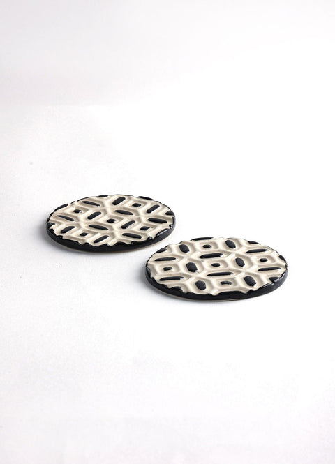 10000017440 FRET COASTERS (SET OF 2) BLACK  WHITE