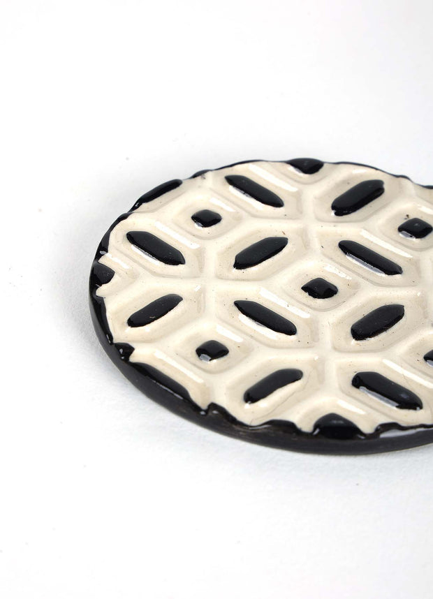 10000017440 FRET COASTERS (SET OF 2) BLACK  WHITE