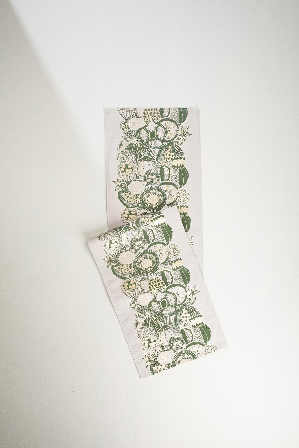 10000017488 KOZA FOIL TABLE RUNNER OLIVE GOLD