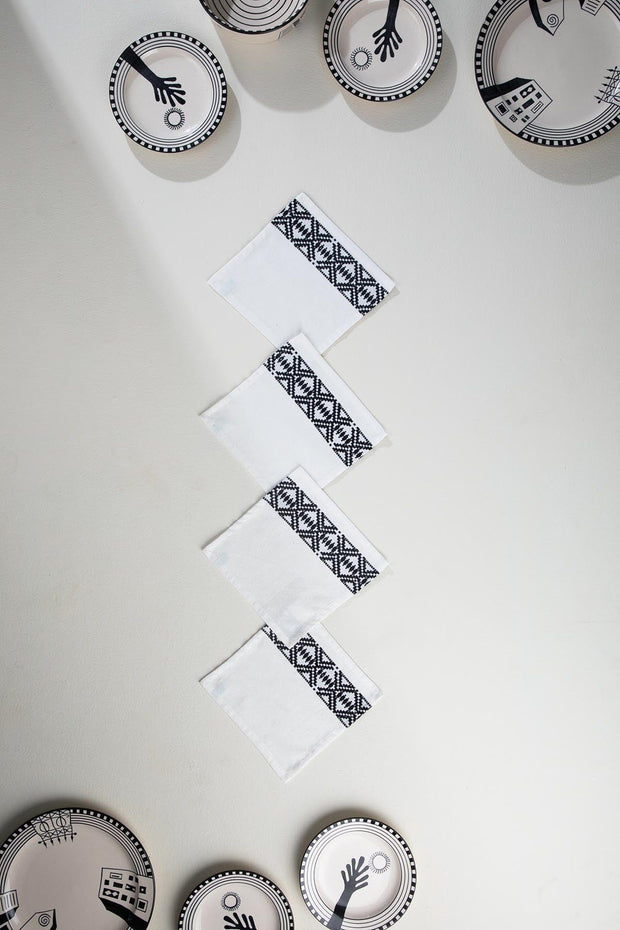 10000017500 AATTUR COCKTAIL NAPKIN (SET OF 4) BLACK  WHITE