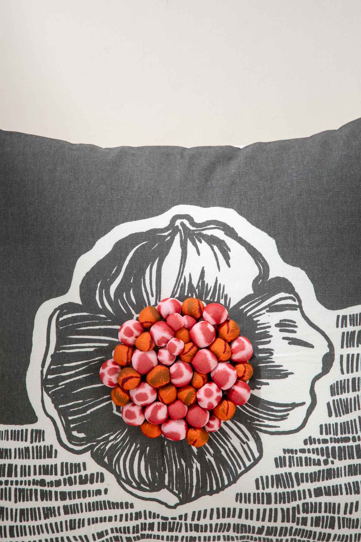 10000017553 KURU CUSHION COVER CHARCOAL RED