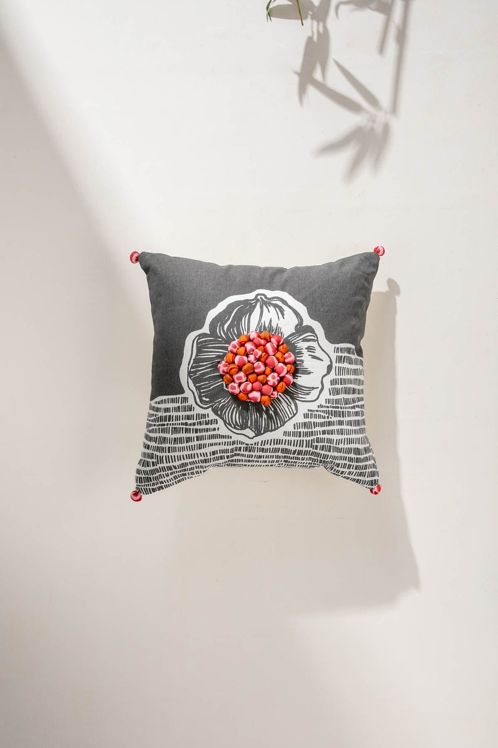 10000017553 KURU CUSHION COVER CHARCOAL RED