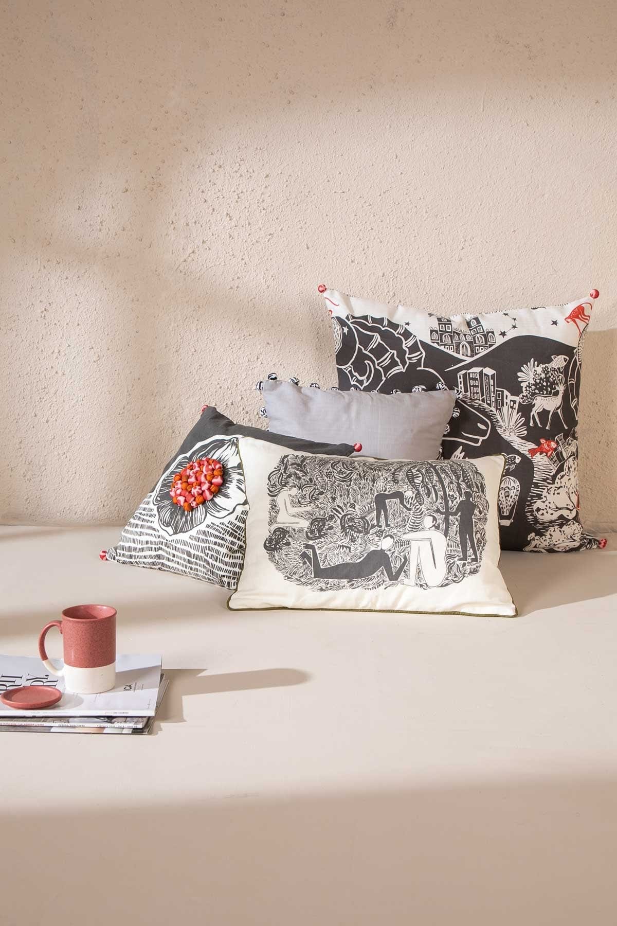 10000017557 FRAGRANT FIELD CUSHION COVER CHARCOAL
