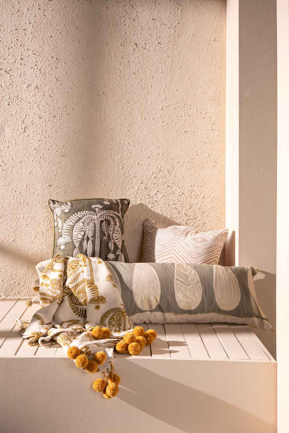 10000017558 KUPPI CUSHION COVER BEIGE GOLD