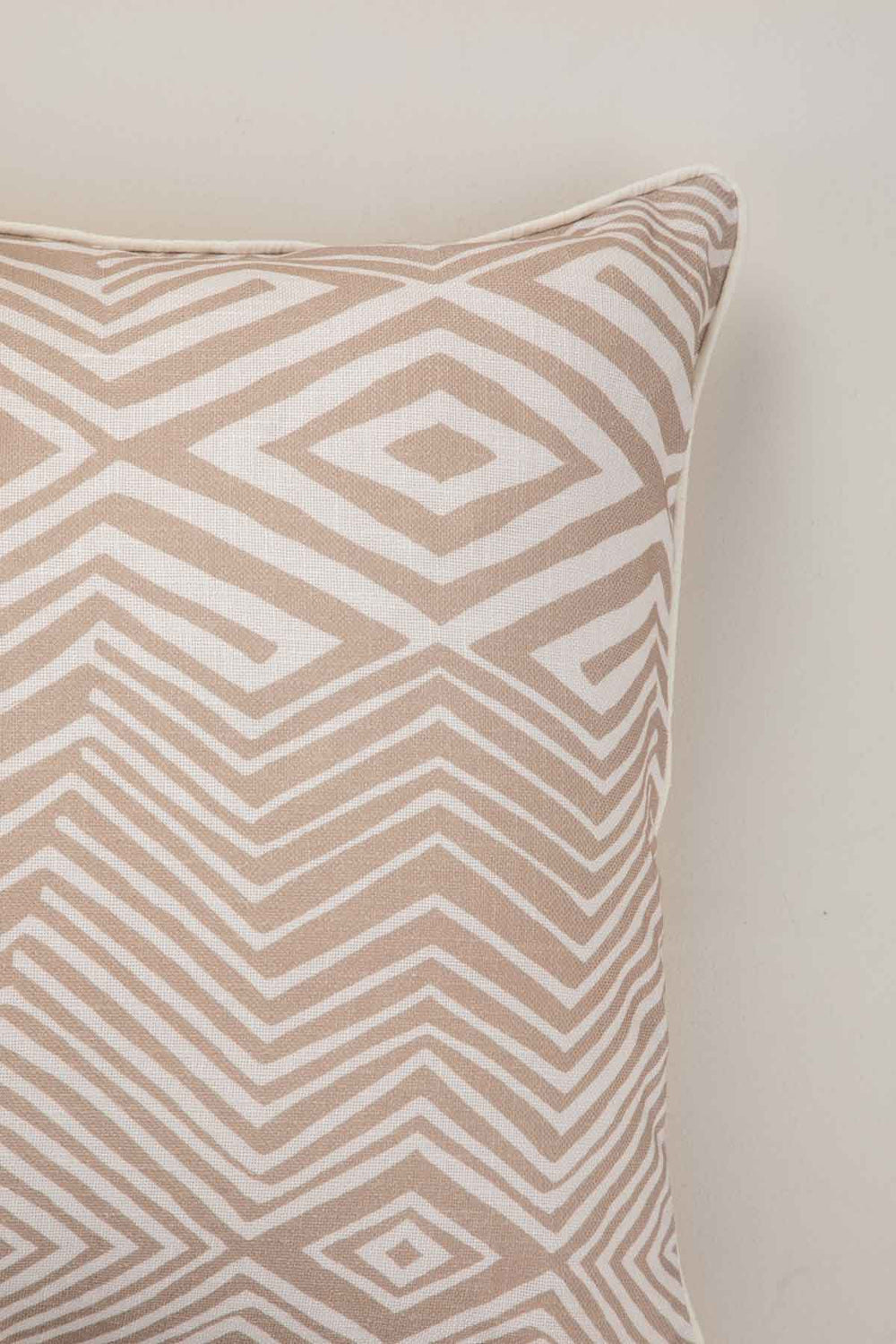10000017560 DIAMOND CUSHION COVER BEIGE