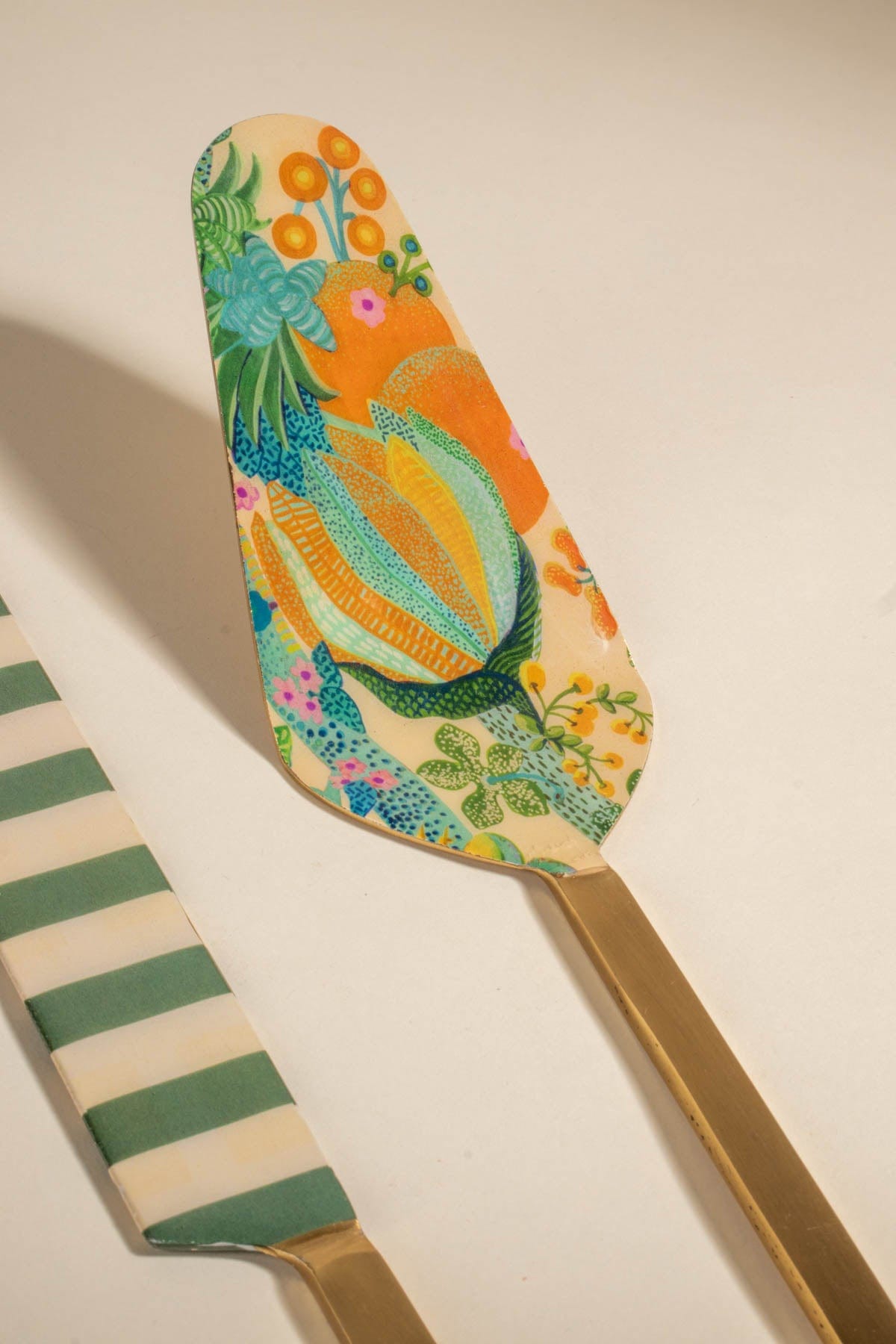 10000017575 KEORA STRIPER CAKE SERVER (SET OF 2) HONEY BLOOM