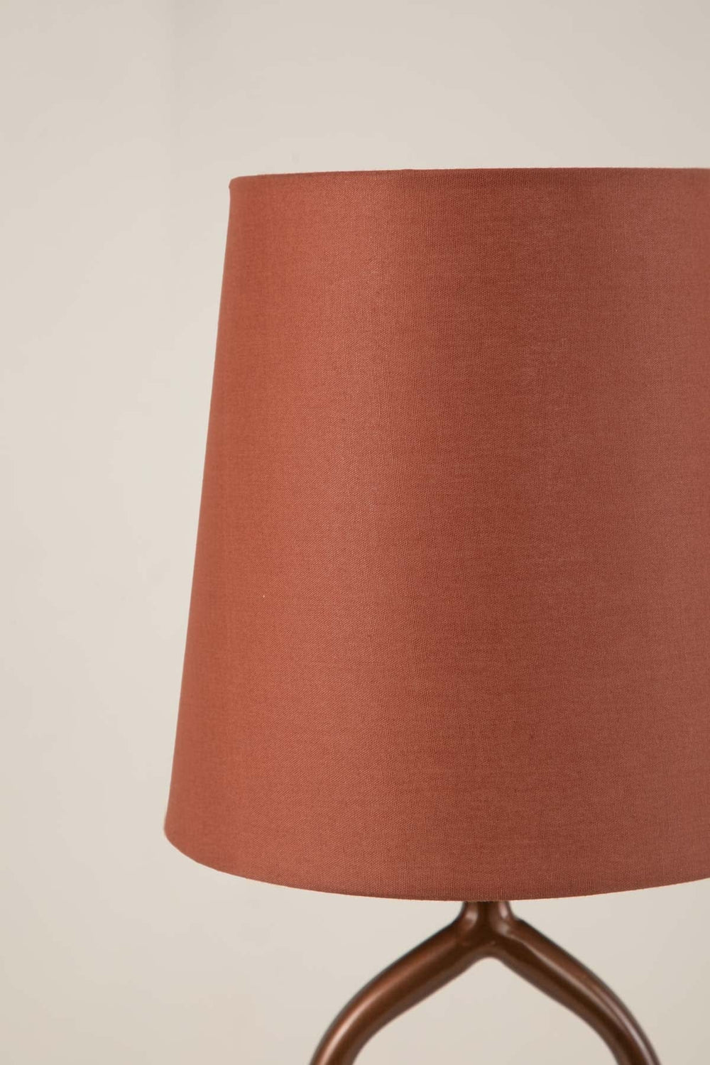 10000017890 SOLID TAPER TINY RUST RED