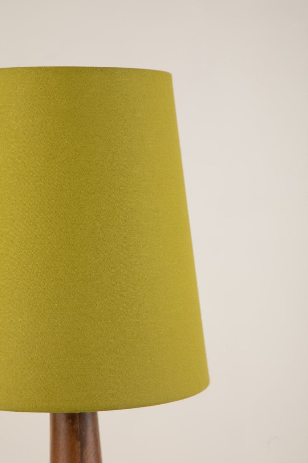 10000017892 SOLID TAPER SMALL CITRON GREEN