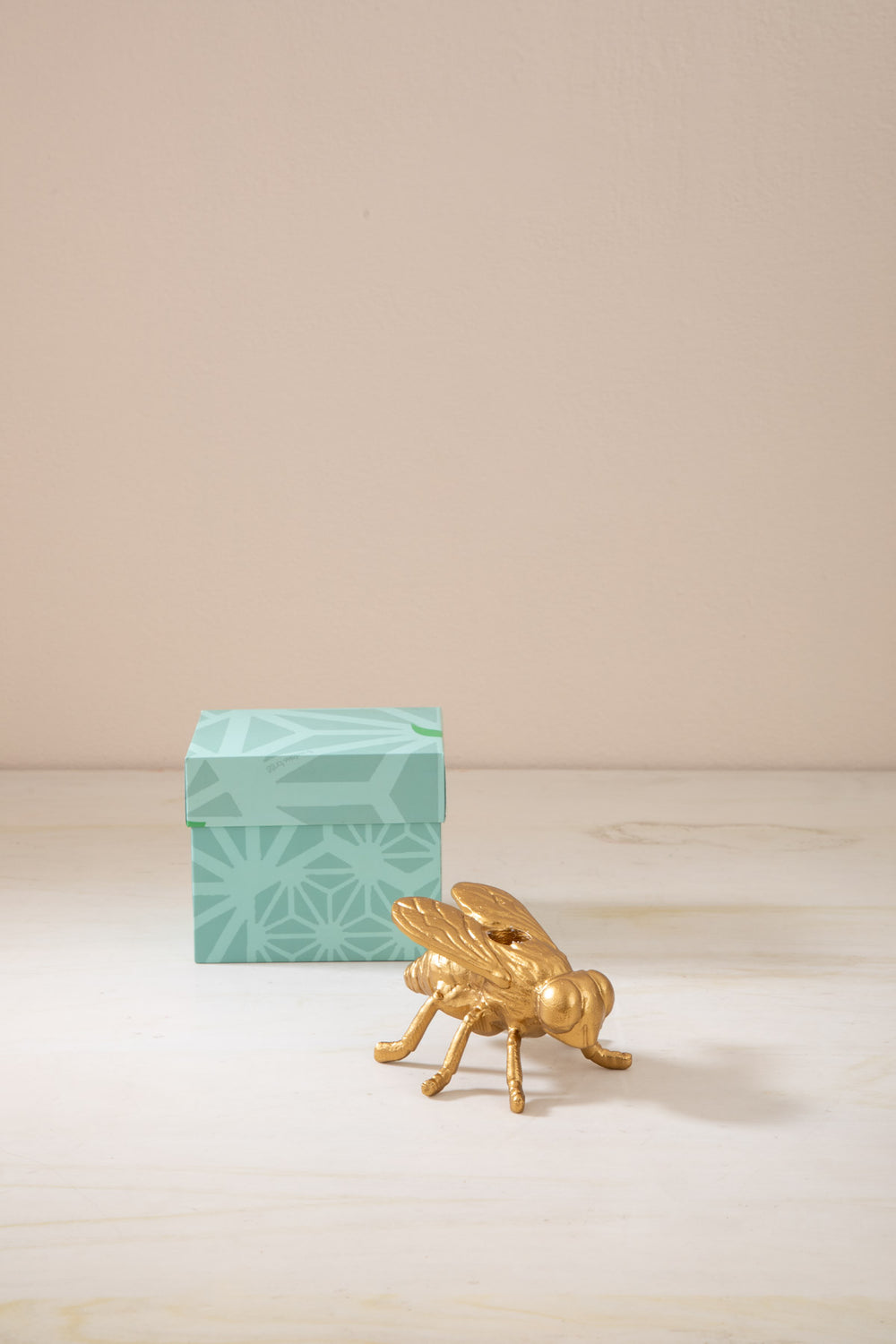 VOTIVES Bizbee Candle Stand