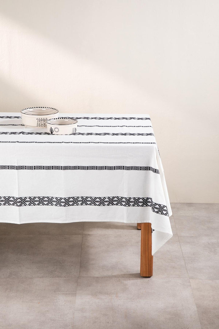 TABLE COVERS Aattur  Black And  White Table Cover