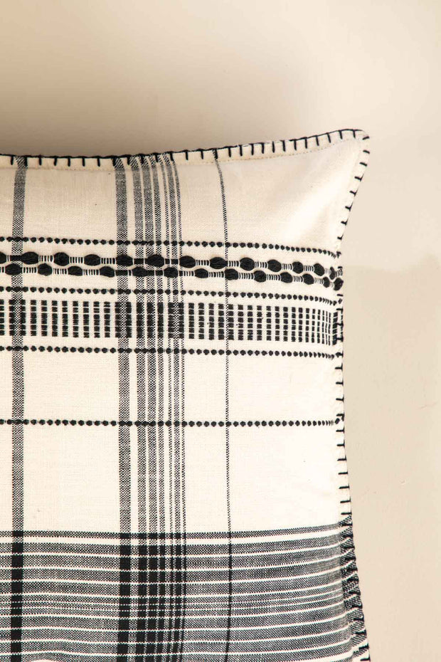 SOLID & TEXTURED CUSHIONS Big Checks Cushion Cover (50 Cm X 50 Cm)