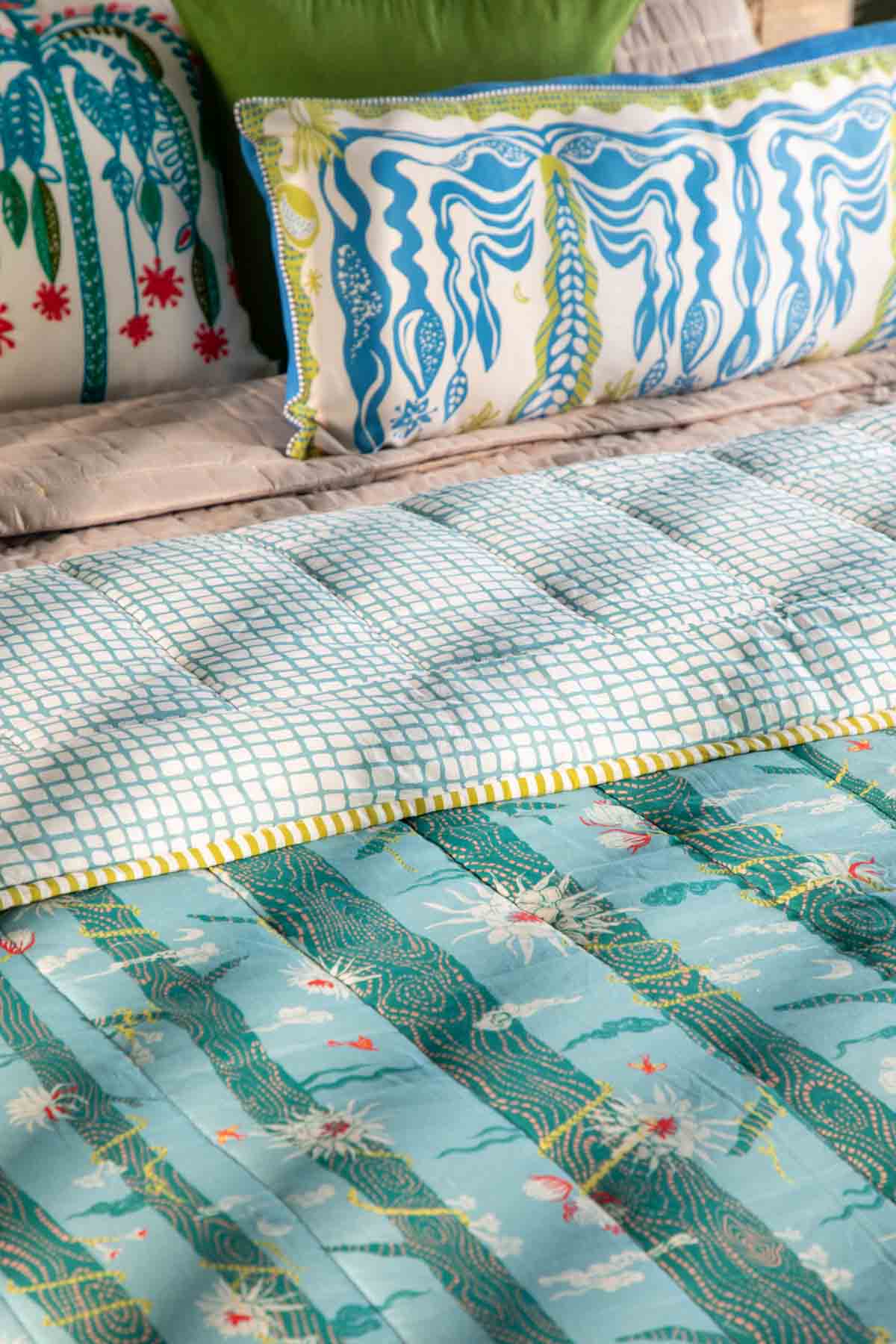 PRINT & PATTERN QUILTS Brahmakamal Aqua Blue Quilt