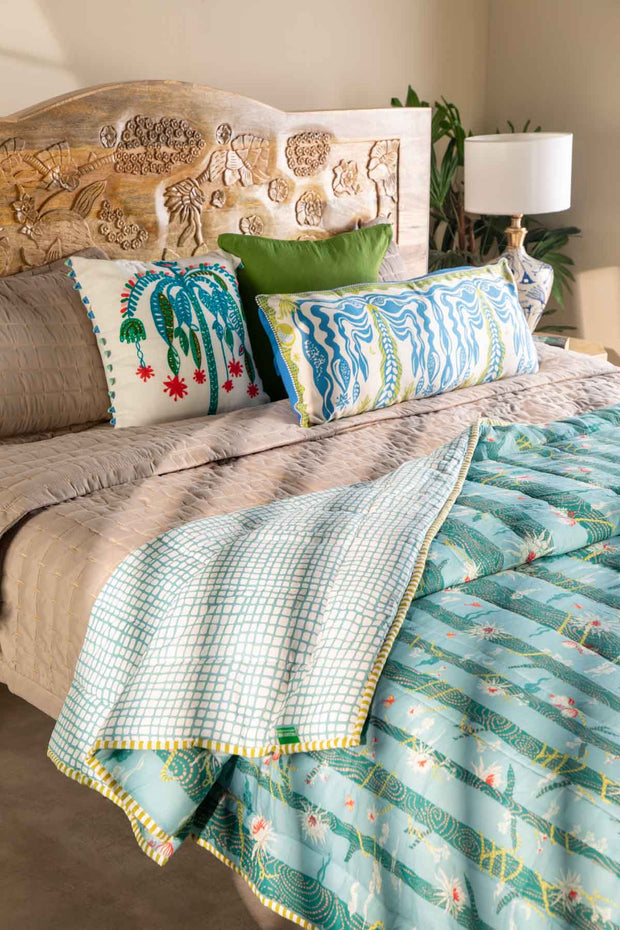 PRINT & PATTERN QUILTS Brahmakamal Aqua Blue Quilt