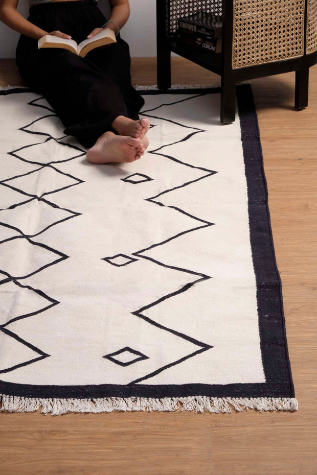 WOVEN & TEXTURED RUGS Chevron Woven Rug (Black And White)