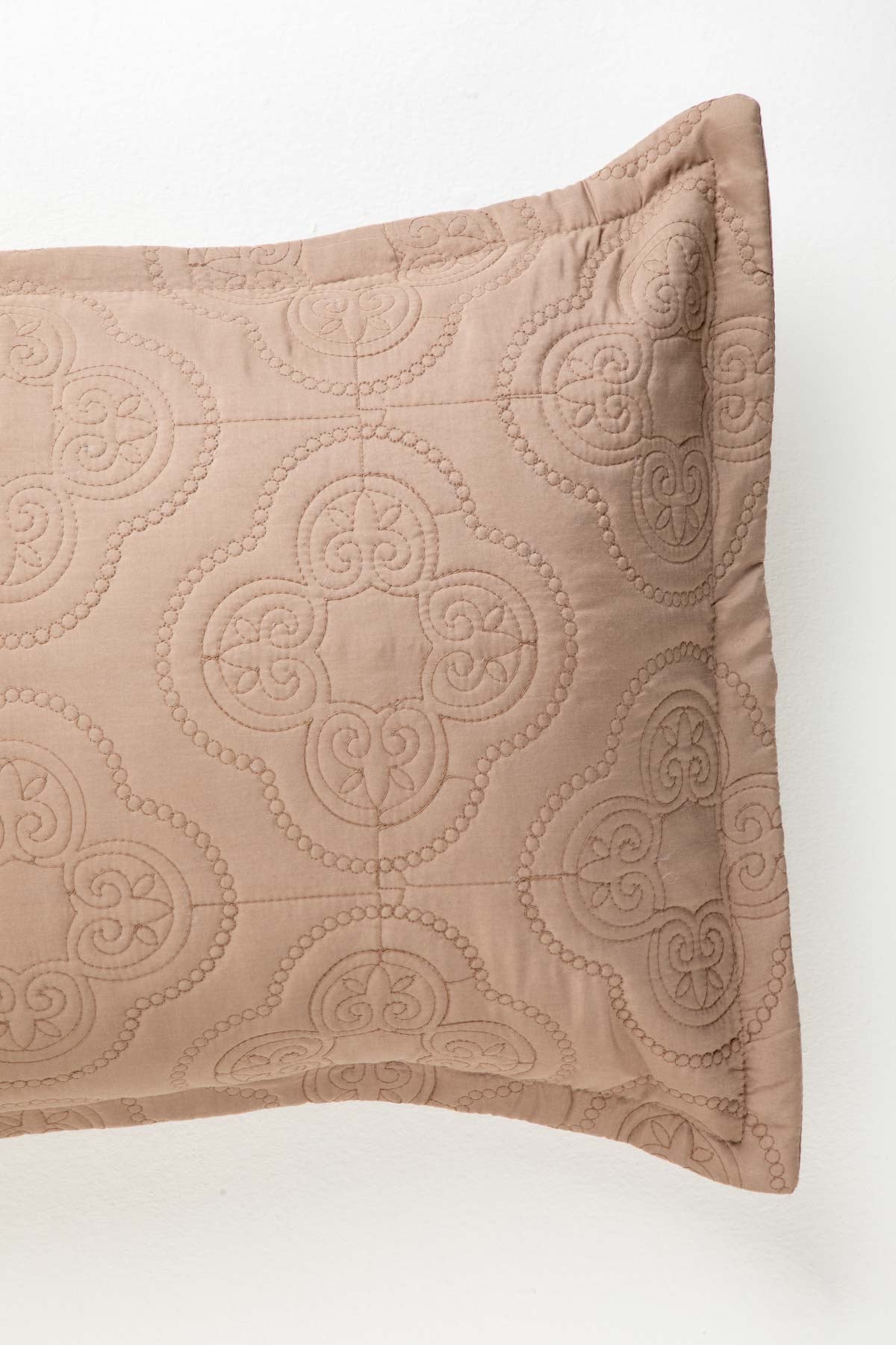 PILLOWS & SHAMS Clover Beige Pillow Cover Set (Set of 2)