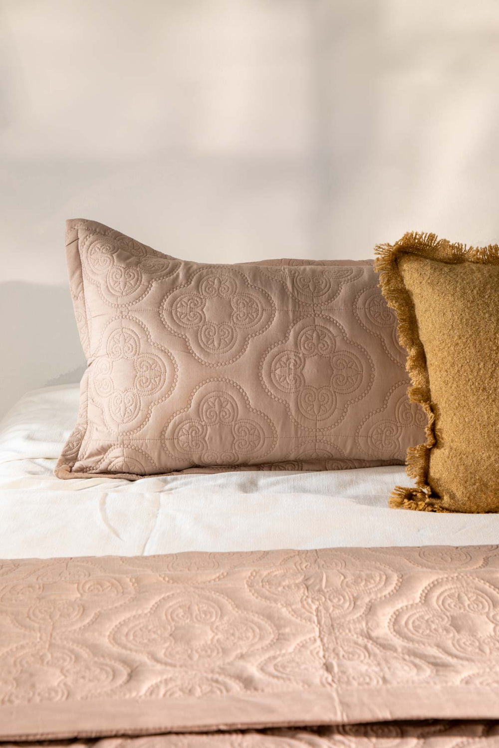PILLOWS & SHAMS Clover Beige Pillow Cover Set (Set of 2)