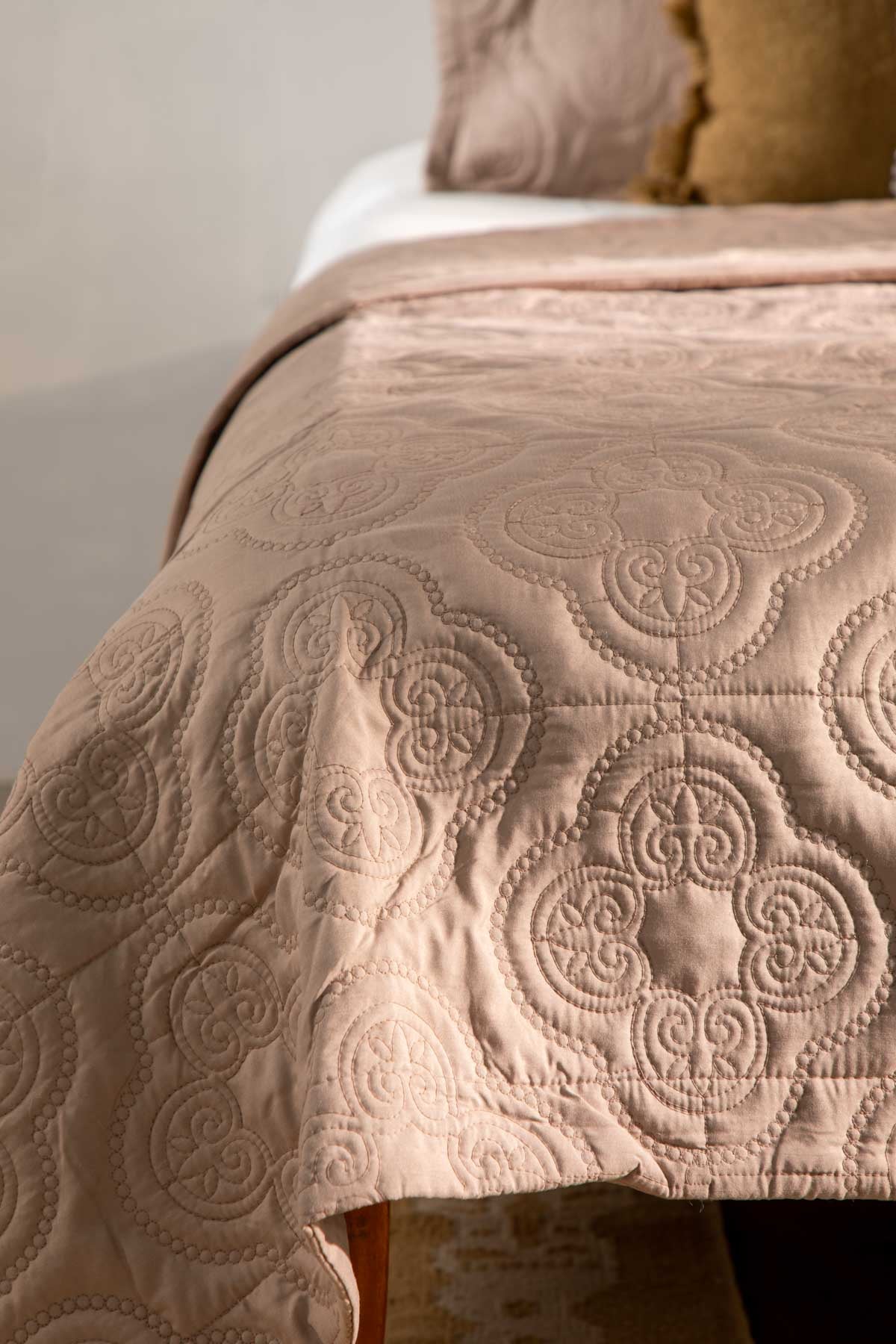 SOLID & TEXTURED BEDCOVERS Clover Beige Quilted Bedcover