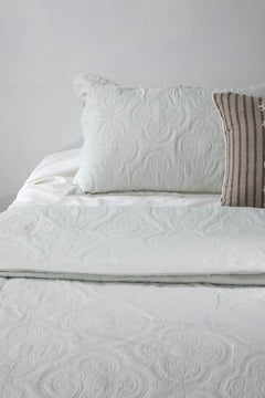 PILLOWS & SHAMS Clover Ivory Pillow Cover Set (Set of 2)