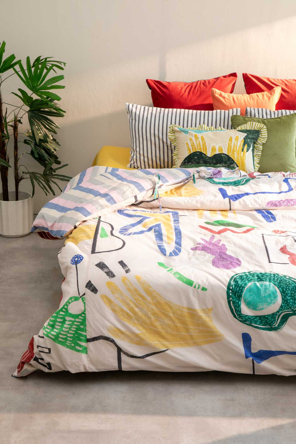 Face To Face Multi Muted Duvet Cover