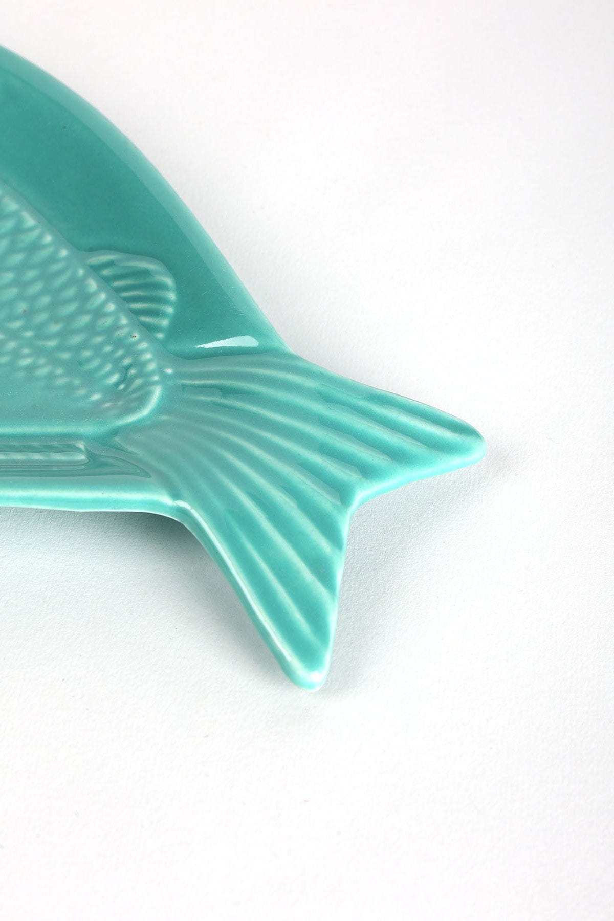 SERVING PLATTERS Fin And Tail Ceramic Shaped Platter
