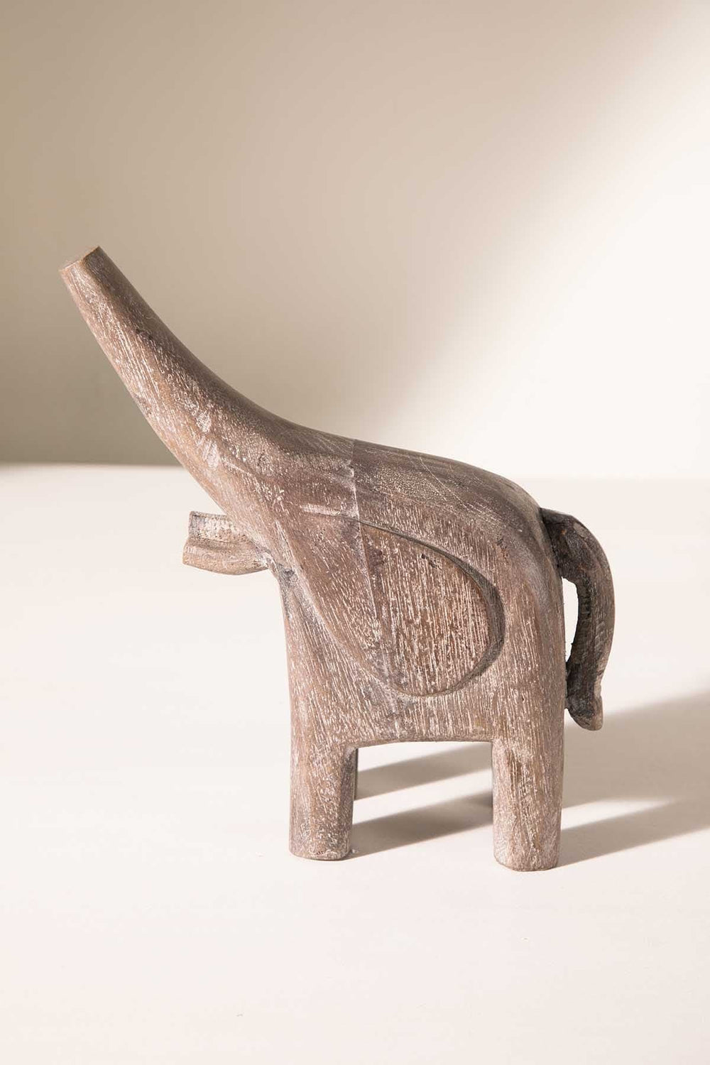 FIGURINES Trumpeter Animal Figurine