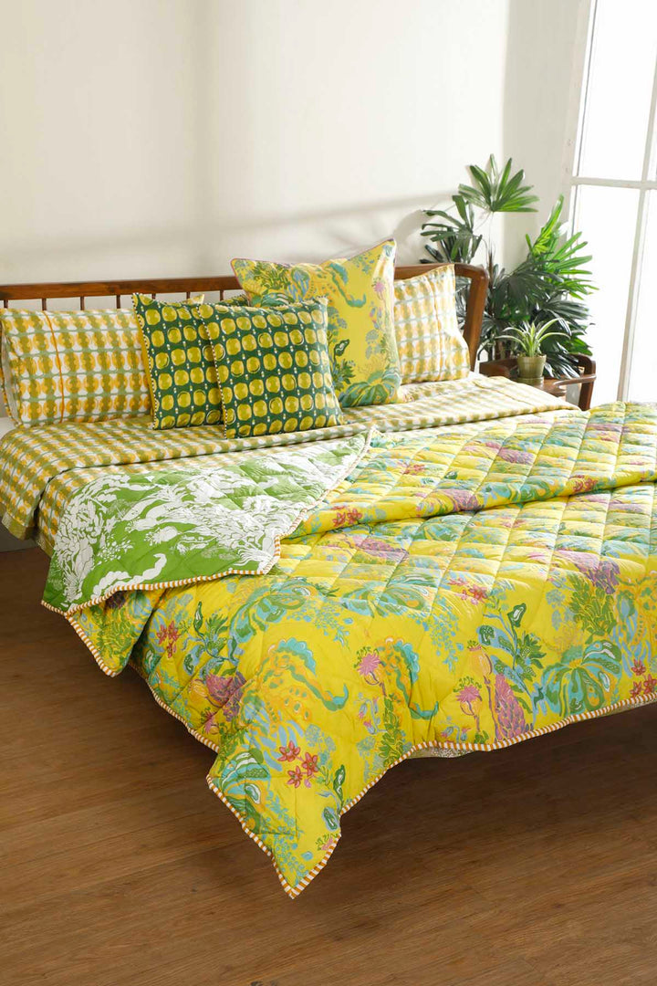 PRINT & PATTERN QUILTS Kachnar Yellow Fields Quilt