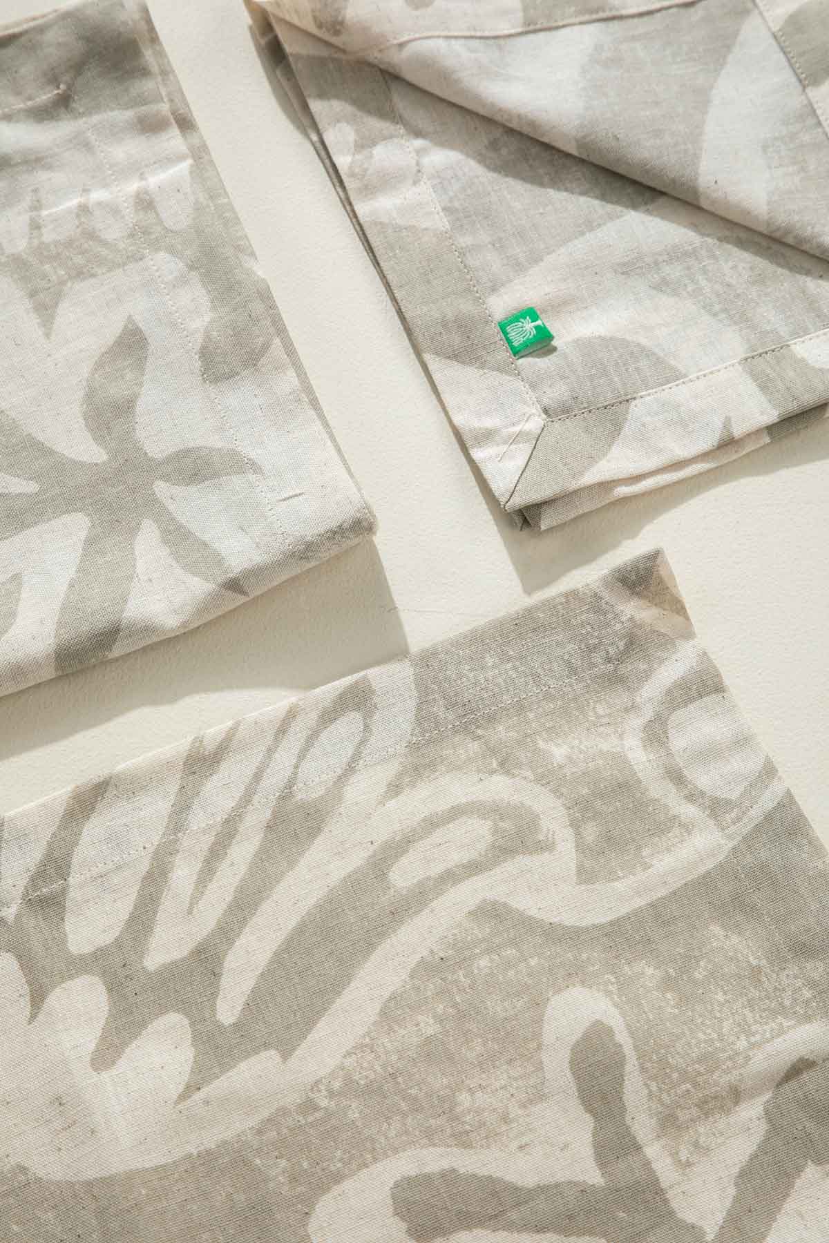 NAPKINS Madellion Tree Taupe Dinner Napkin