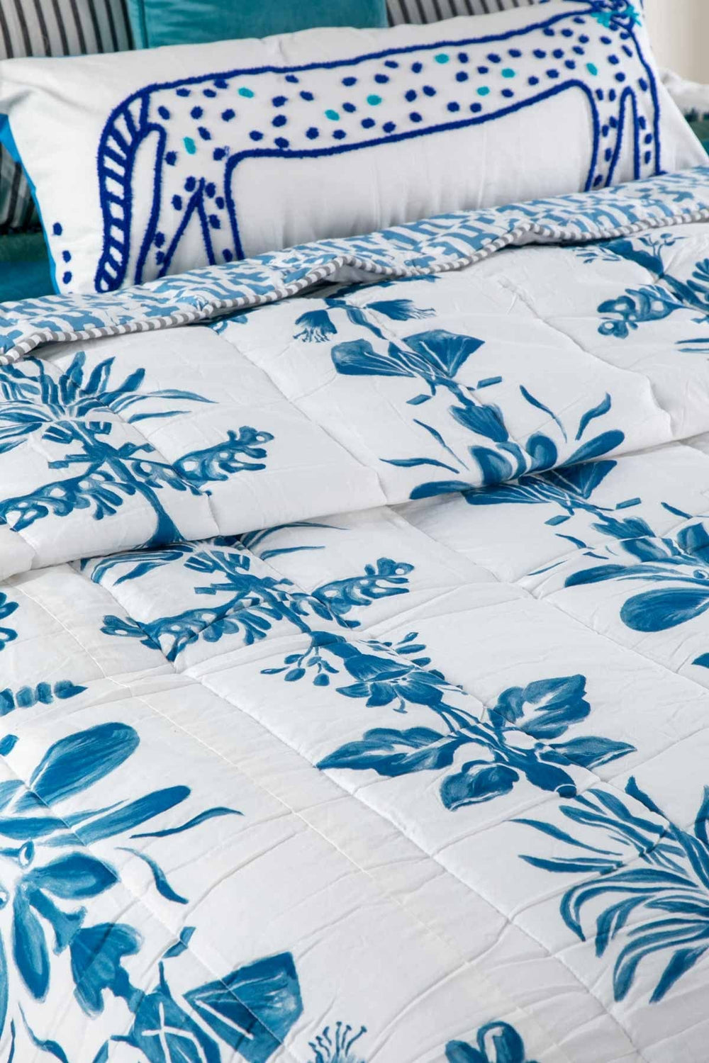PRINT & PATTERN QUILTS Montane Summer Blue Quilt