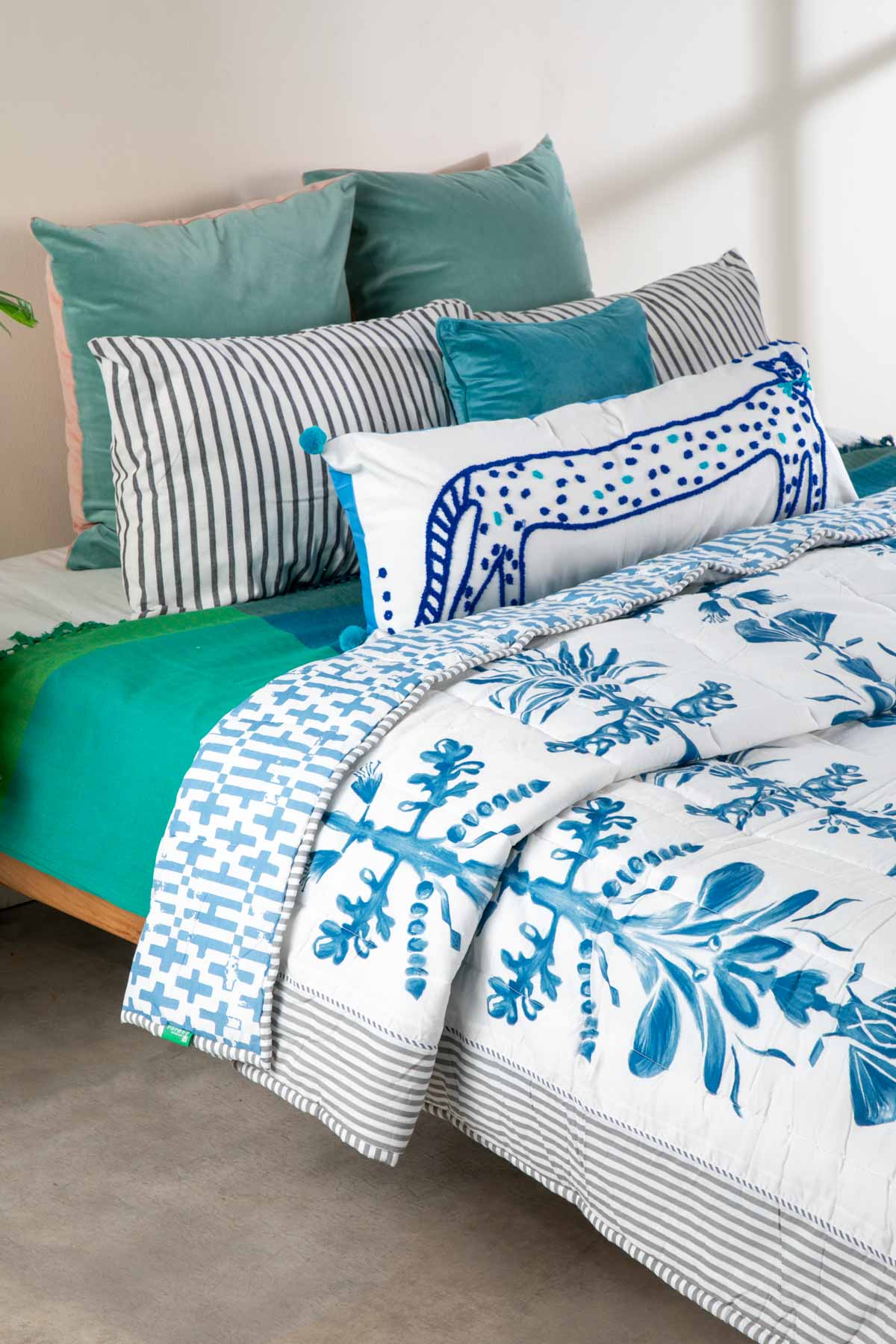 PRINT & PATTERN QUILTS Montane Summer Blue Quilt