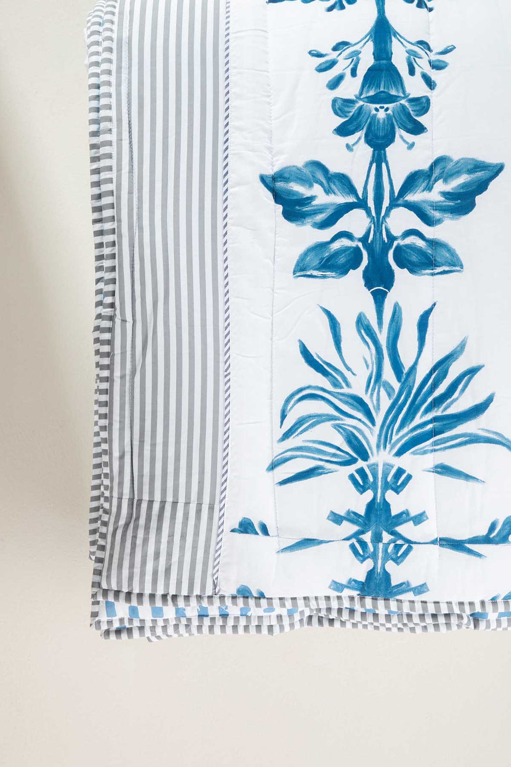 PRINT & PATTERN QUILTS Montane Summer Blue Quilt