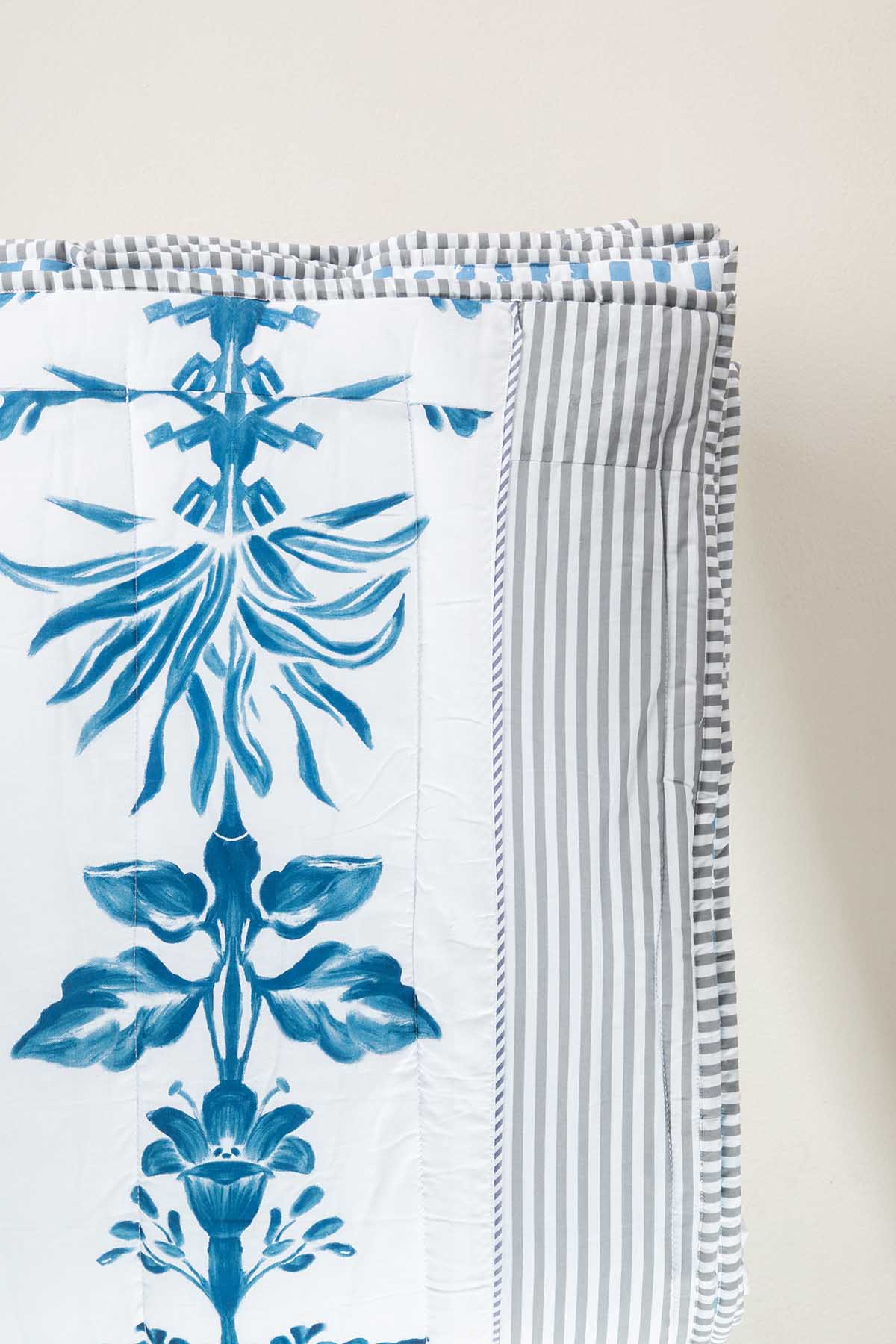 PRINT & PATTERN QUILTS Montane Summer Blue Quilt