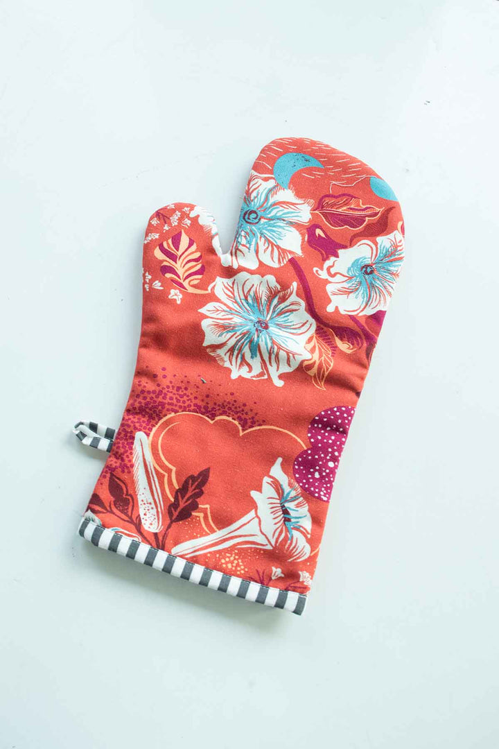 KITCHEN LINEN Moonflower Oven Mitt
