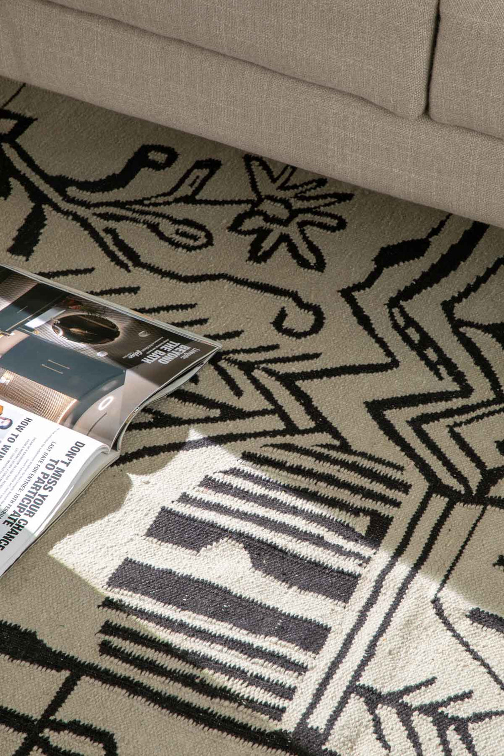 WOVEN & TEXTURED RUGS Nu Primitive Woven Rug (Black/White)
