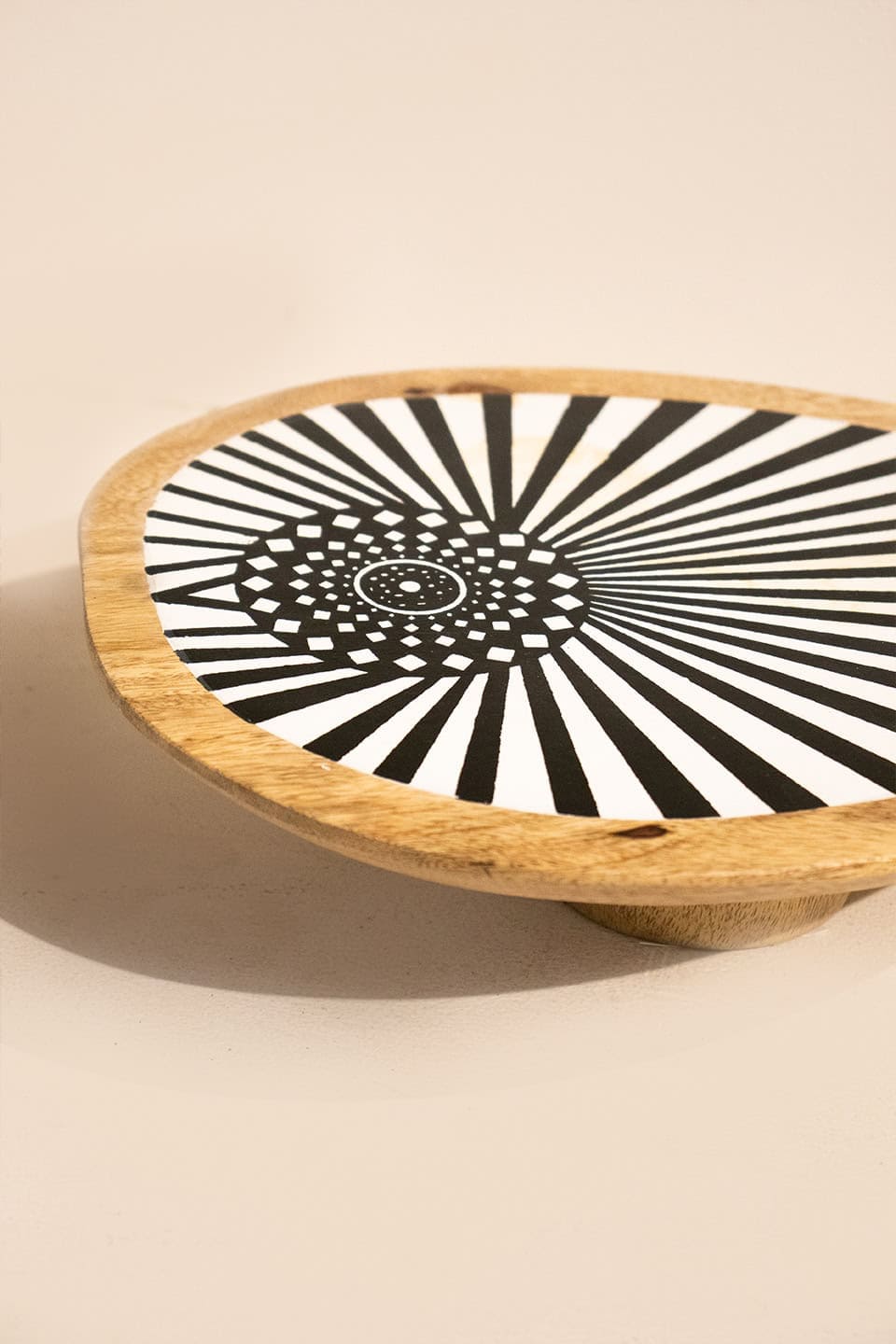 DECORATIVE CENTERPIECE Oval Illusion Center Piece