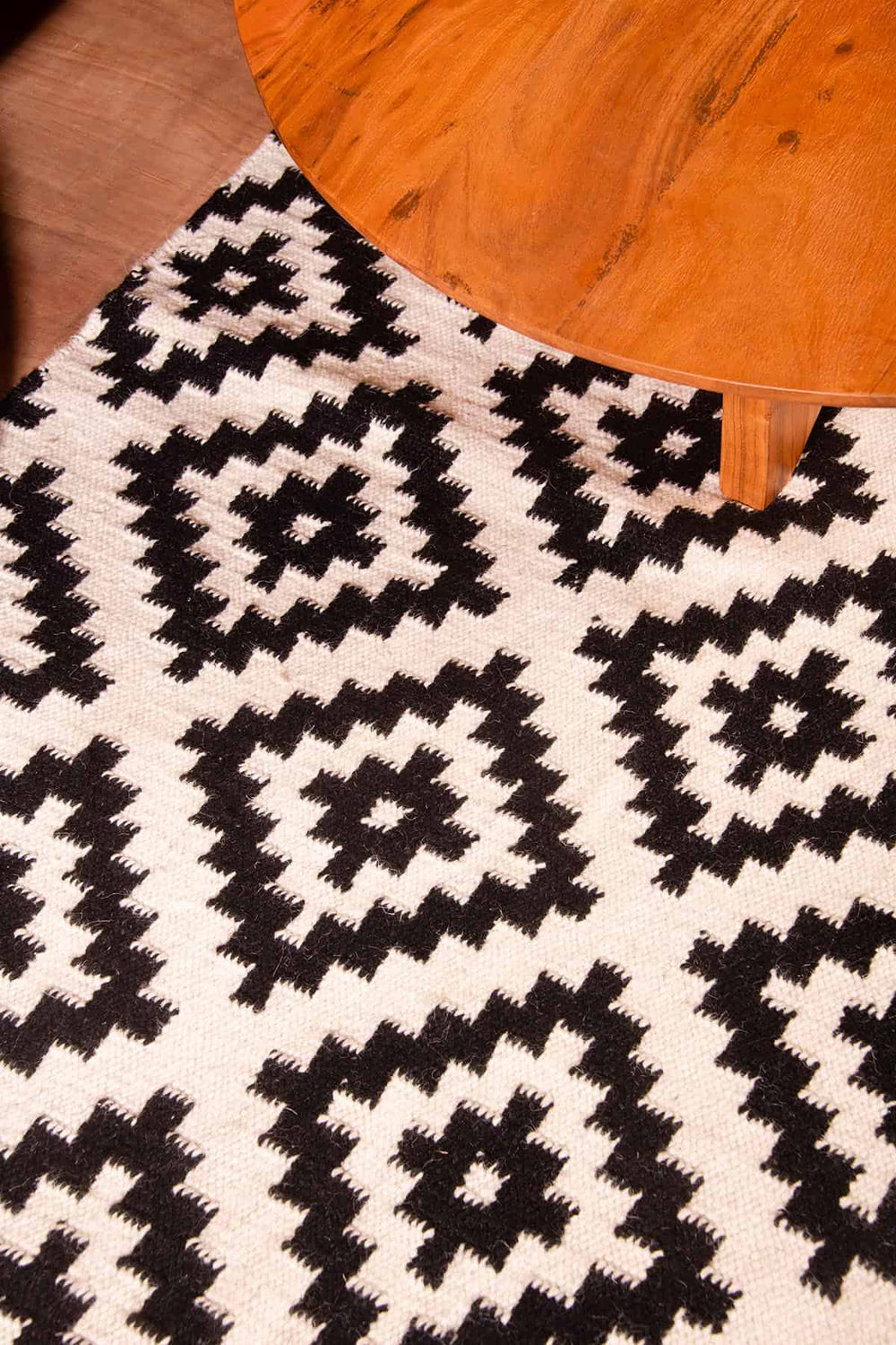 WOVEN & TEXTURED RUGS Pixel Cross Woven Rug (Black And White)