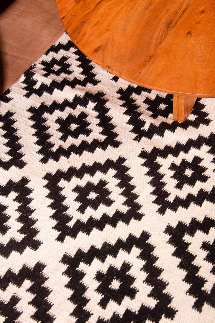 WOVEN & TEXTURED RUGS Pixel Cross Woven Rug (Black And White)