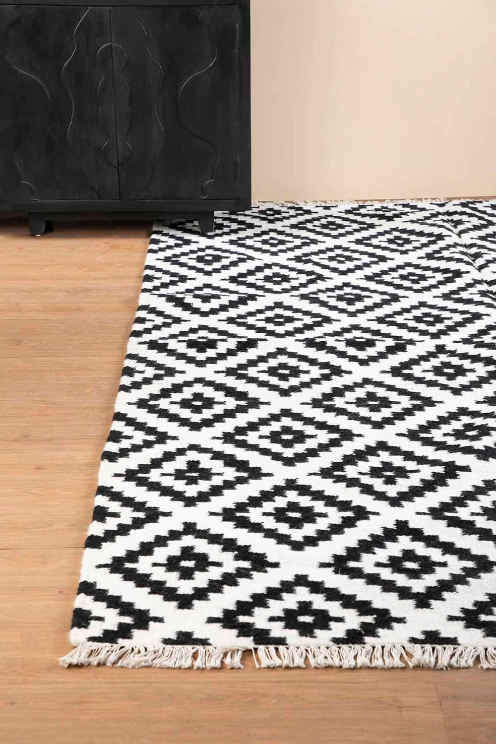 WOVEN & TEXTURED RUGS Pixel Cross Woven Rug (Black And White)