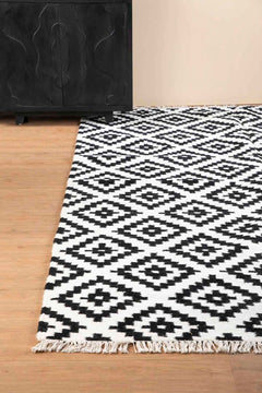 WOVEN & TEXTURED RUGS Pixel Cross Woven Rug (Black And White)