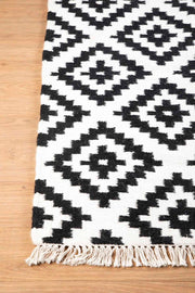 WOVEN & TEXTURED RUGS Pixel Cross Woven Rug (Black And White)