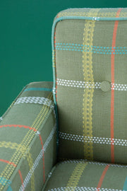 ARMCHAIRS & ACCENTS Retro Button Down Armchair