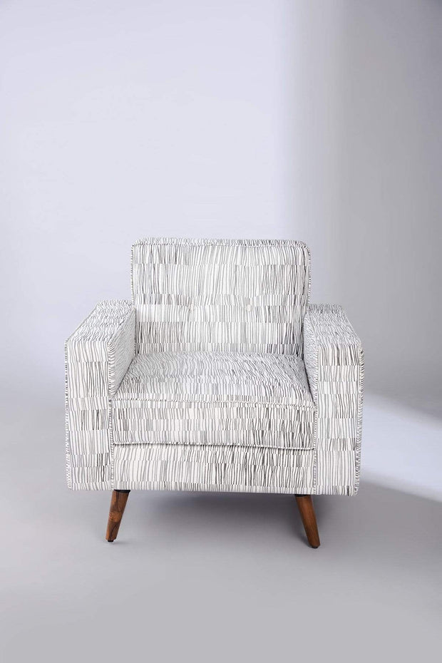 ARMCHAIRS & ACCENTS Retro Button Down Armchair