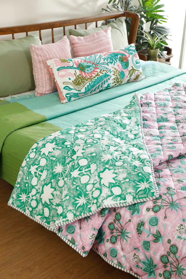 PRINT & PATTERN QUILTS Sativa Protest Pink Quilt