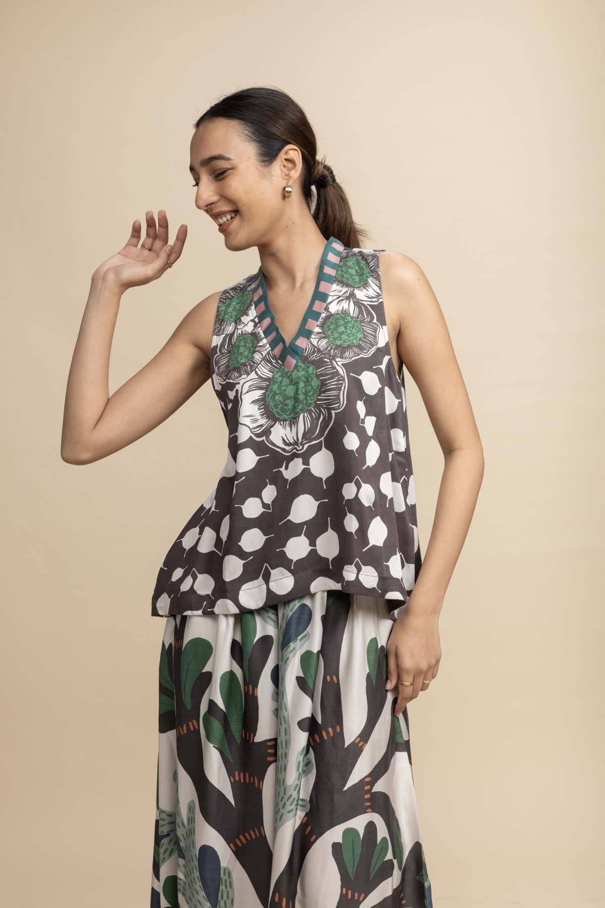 TOPS Senhur Leaf Tunic Top (Champagne Grey)