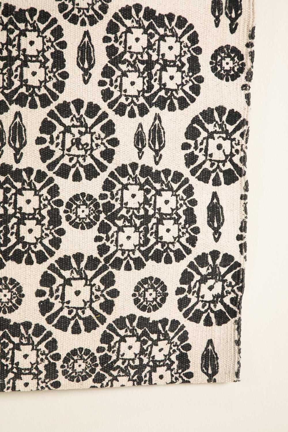 PRINT & PATTERN RUGS Tamara Printed Rug (Black And White)